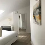 דירה Lisbon10 *