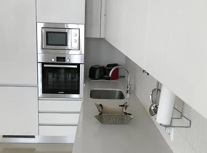 Apartment Lisbon10 *